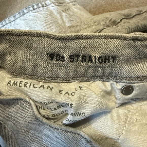 American Eagle Light Grey Distressed 90’s Straight Jeans Size 10 - Picture 6 of 6